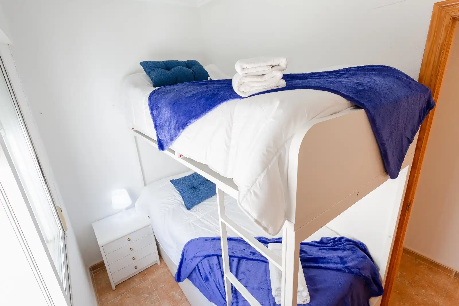 Habitación de Apartamento de alquiler en Guardamar del Segura con Aire acondicionado, Calefacción y Amueblado