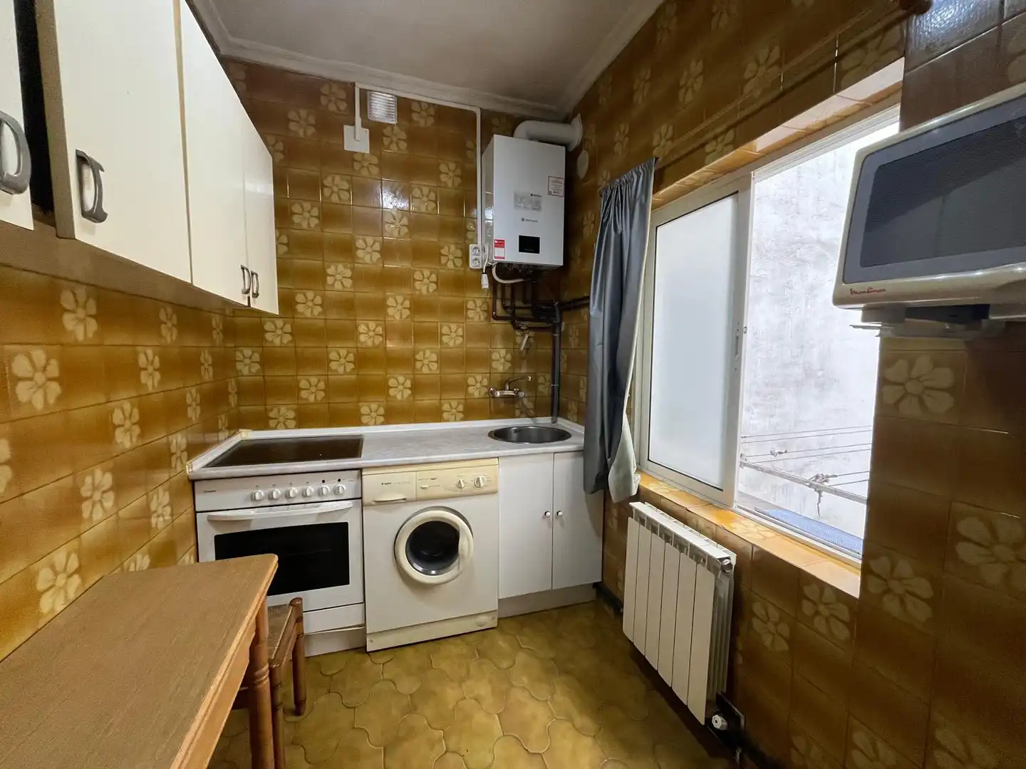 Cocina de Piso de alquiler en Valladolid con Calefacción, Amueblado y Horno