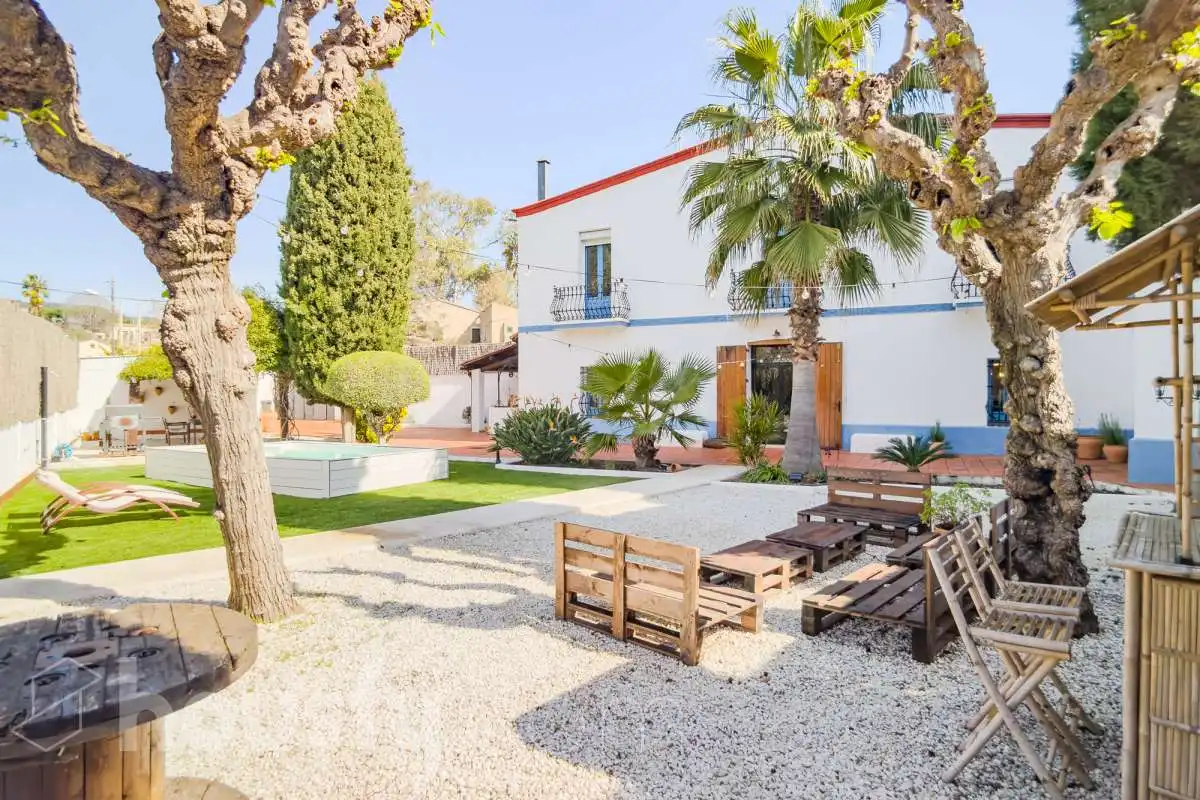 Vista exterior de Finca rústica en venta en Tiana con Calefacción, Jardín privado y Terraza