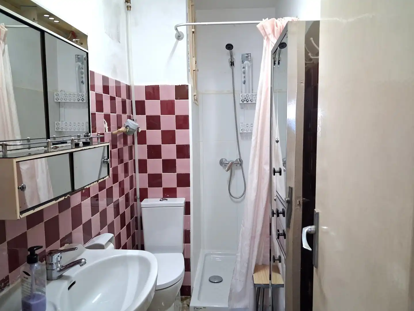 Bathroom of Flat for sale in Zaragoza  with Heating, Terrace and Furnished