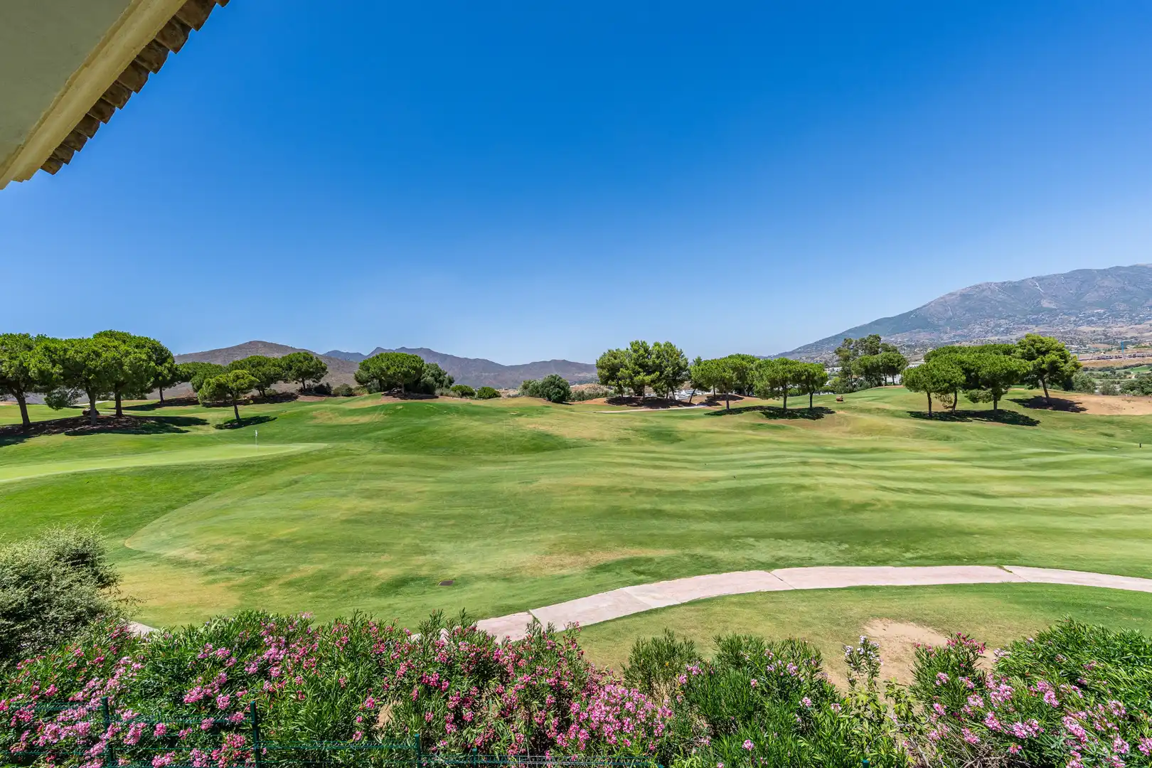 Vista exterior de Casa o chalet en venta en Mijas con Aire acondicionado, Jardín privado y Terraza