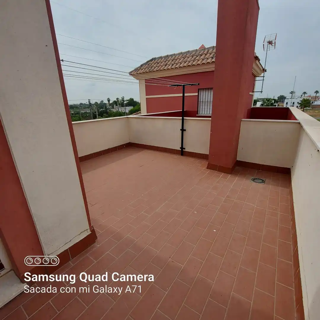 Terrace of Houses for rent in Brenes  with Air Conditioner, Heating and Washing machine
