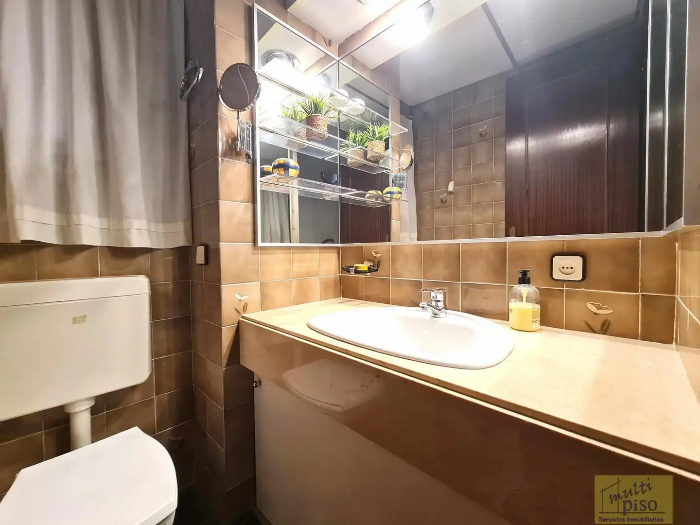 Badezimmer von Wohnung zum Verkauf in Barcelona mit Klimaanlage, Parkett und Terrasse
