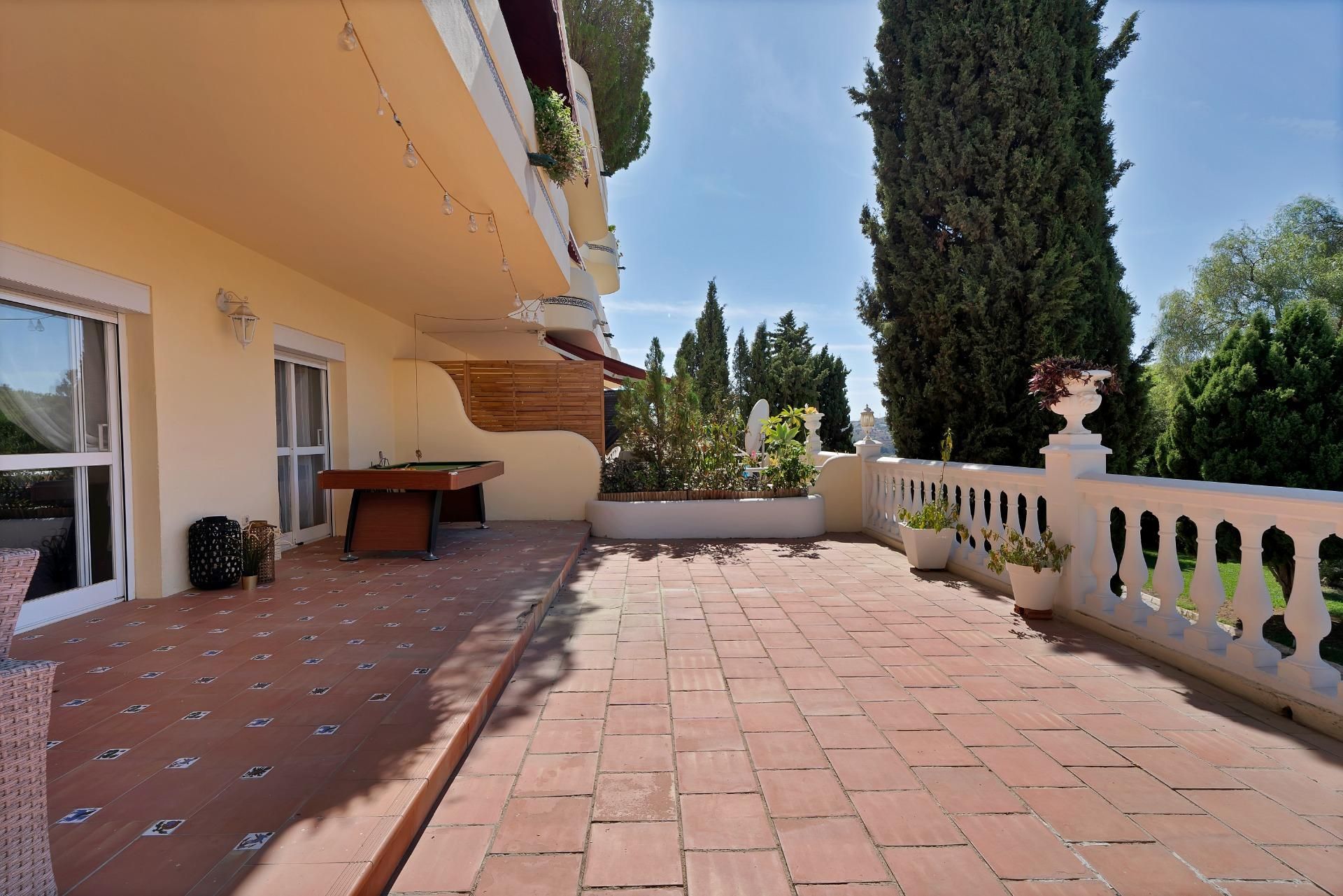 Jardí de Planta baixa en venda en Mijas amb Aire condicionat, Terrassa i Piscina comunitària