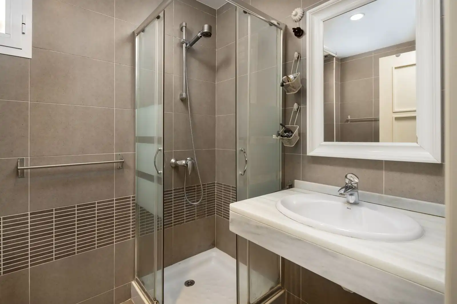 Badezimmer von Wohnungen zum Verkauf in Benalmádena mit Klimaanlage, Privatgarten und Terrasse