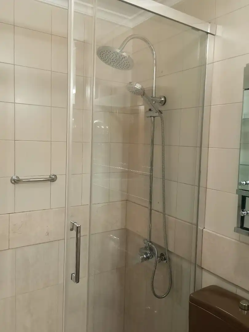 Baño de Piso de alquiler en Oviedo  con Calefacción, Parquet y Amueblado