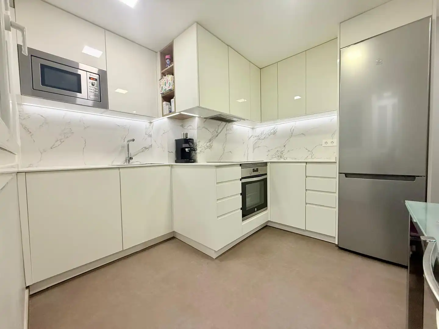 Cocina de Piso en venta en Vigo  con Calefacción, Trastero y Amueblado