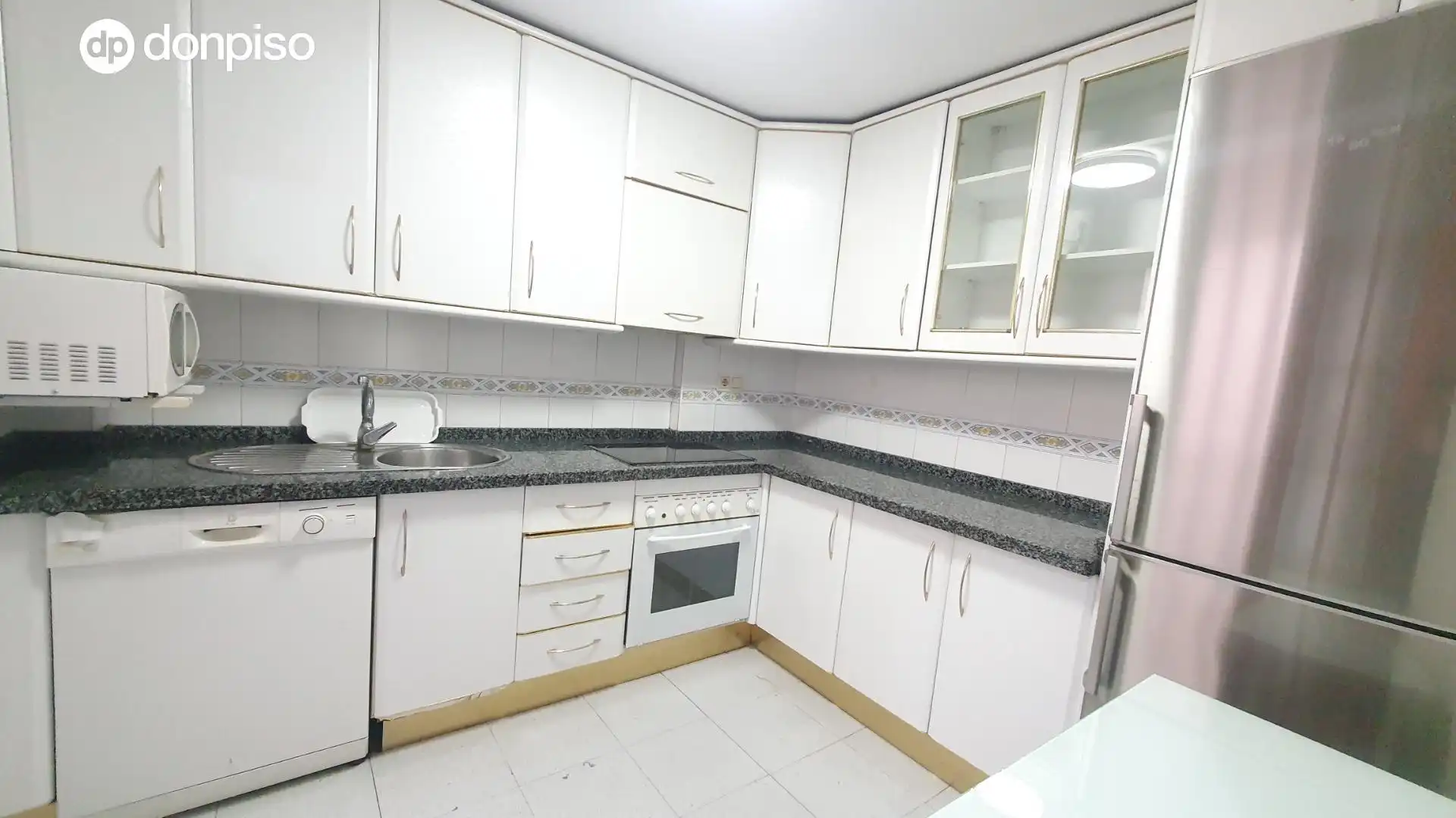Kitchen of Flat for rent in Granada  with Air Conditioner, Heating and Terrace