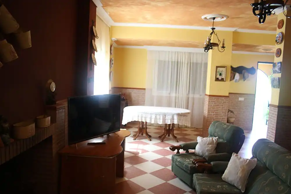 Chalet con piscina en venta en Carmona, imagen 5