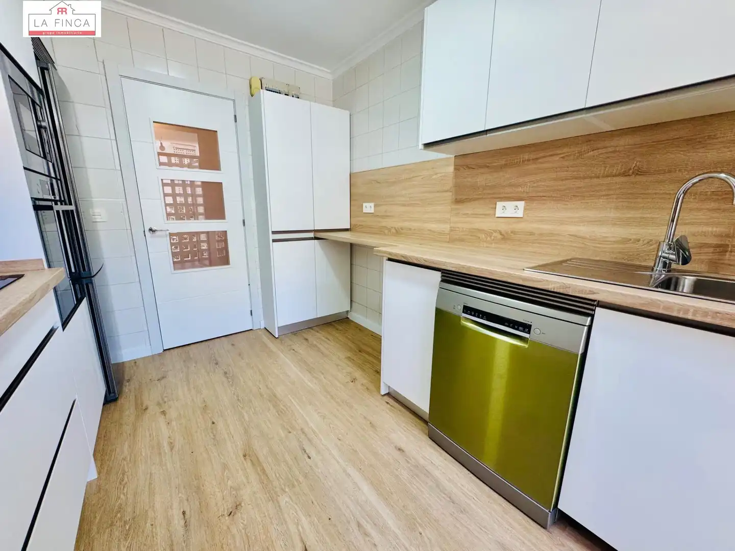 Cuina de Pis en venda en Málaga amb Aire condicionat, Parquet i Piscina comunitària