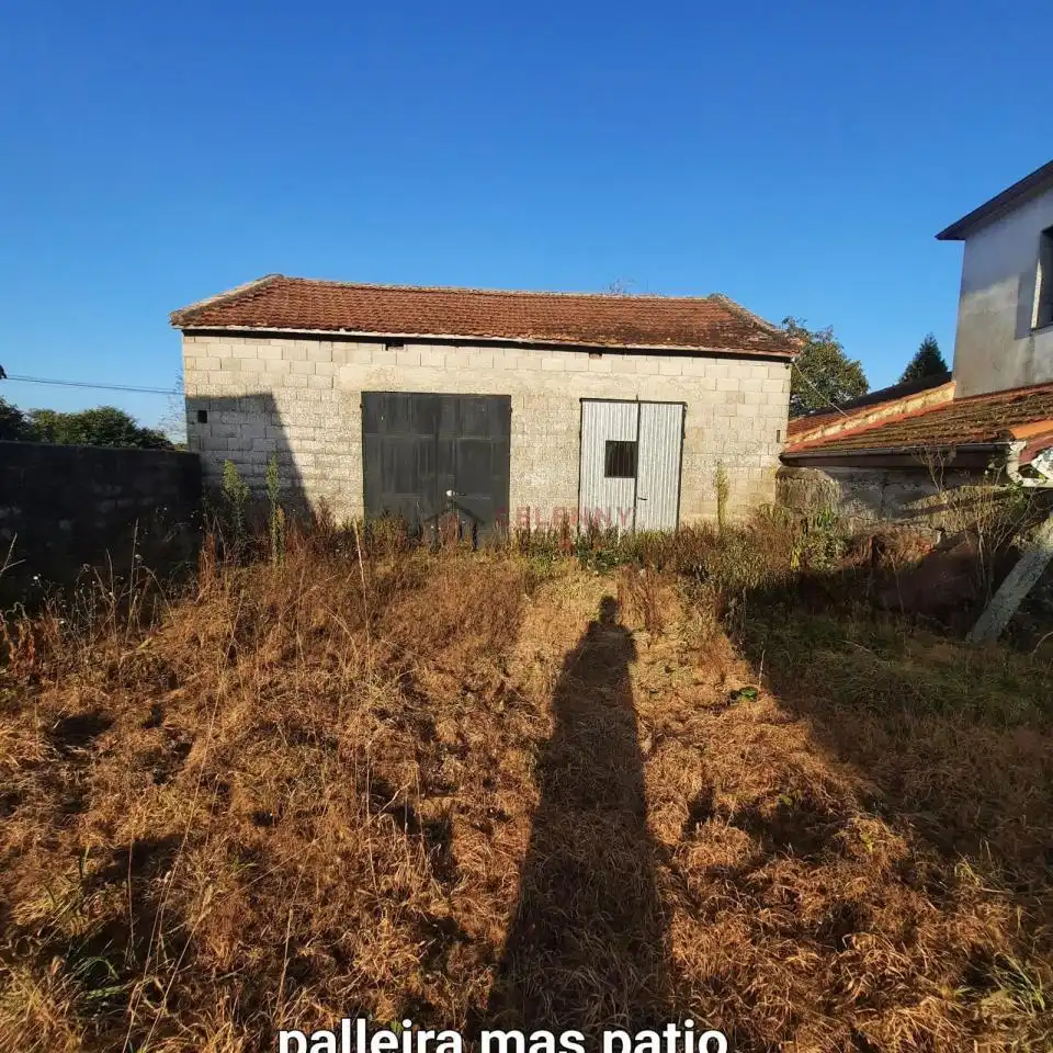 Detached homes for sale in A Merca    with Heating, Private garden and Storage room