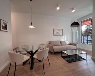 Sala d'estar de Pis de lloguer en  Sevilla Capital amb Aire condicionat, Moblat i Forn