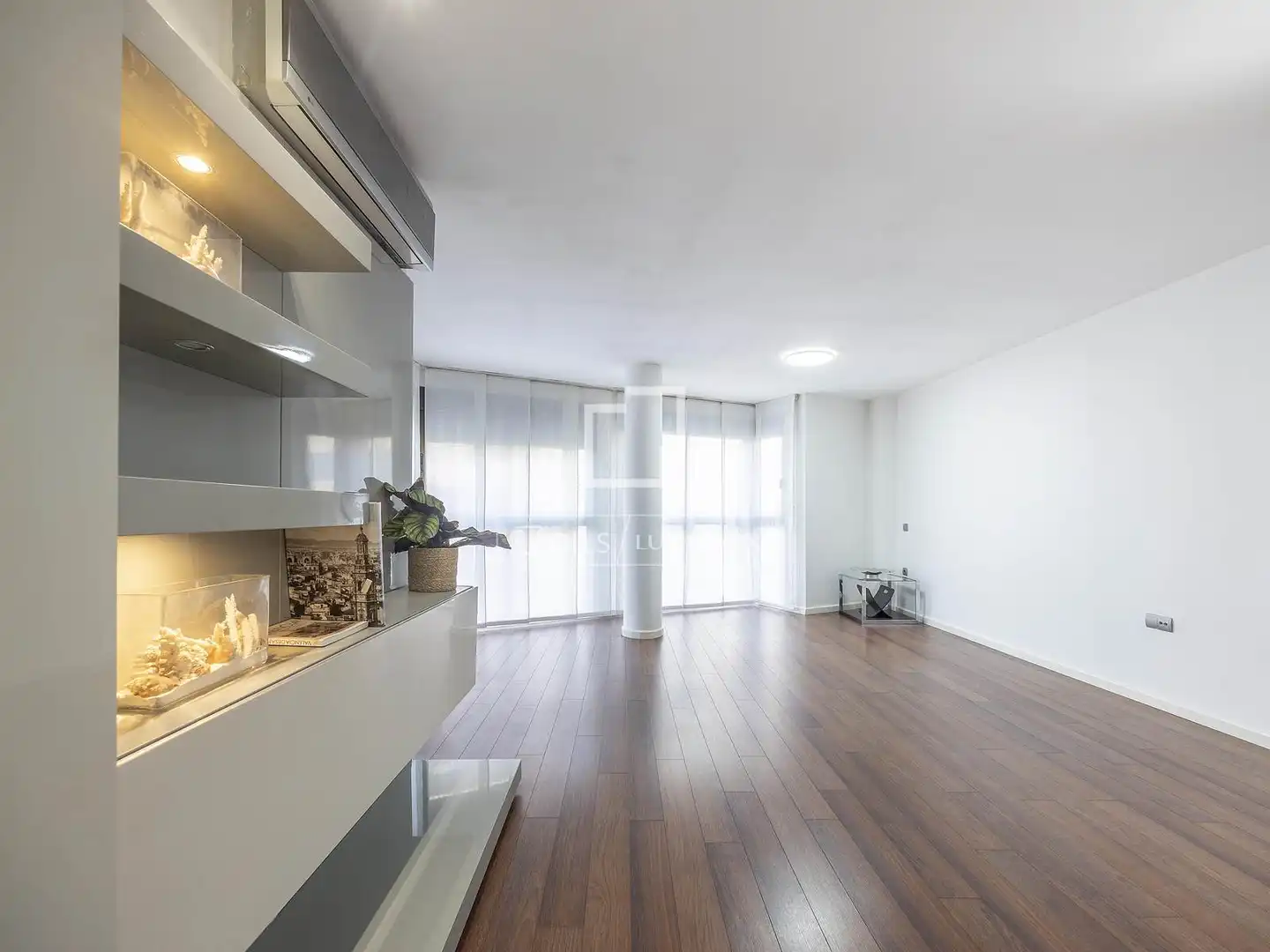 Sala d'estar de Pis de lloguer en Valencia amb Aire condicionat, Calefacció i Parquet