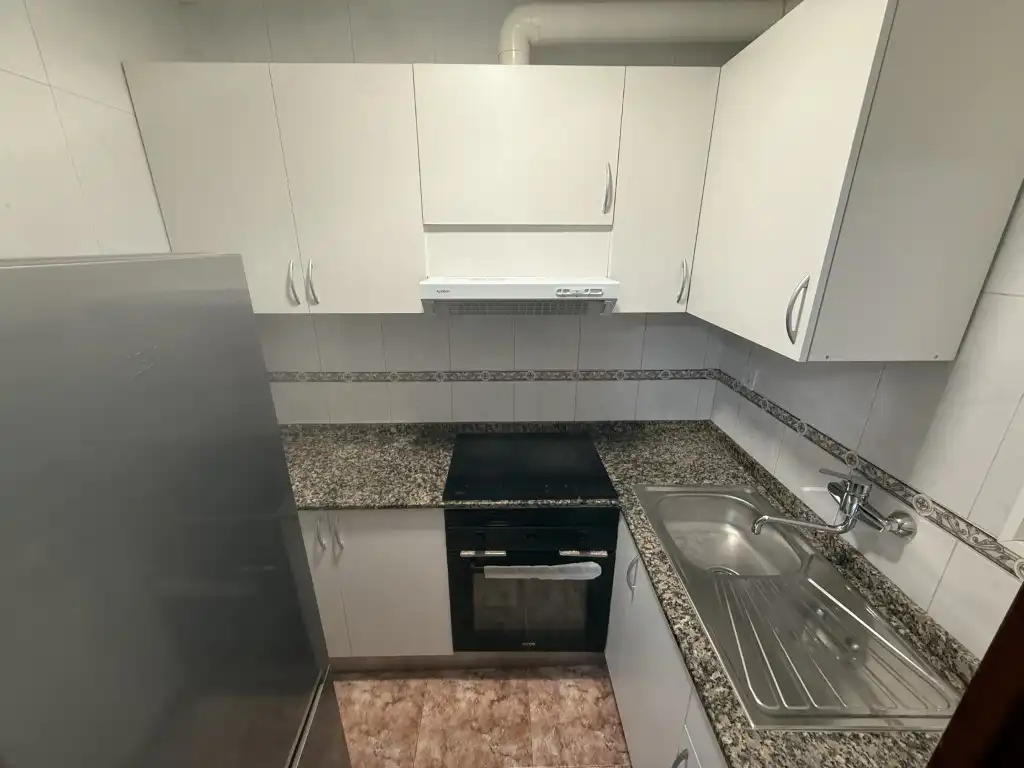 Cocina de Apartamento en venta en L'Hospitalet de Llobregat