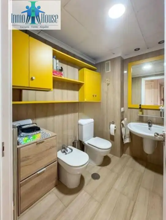 Bathroom of Flat for sale in Albacete  with Air Conditioner, Heating and Storage room