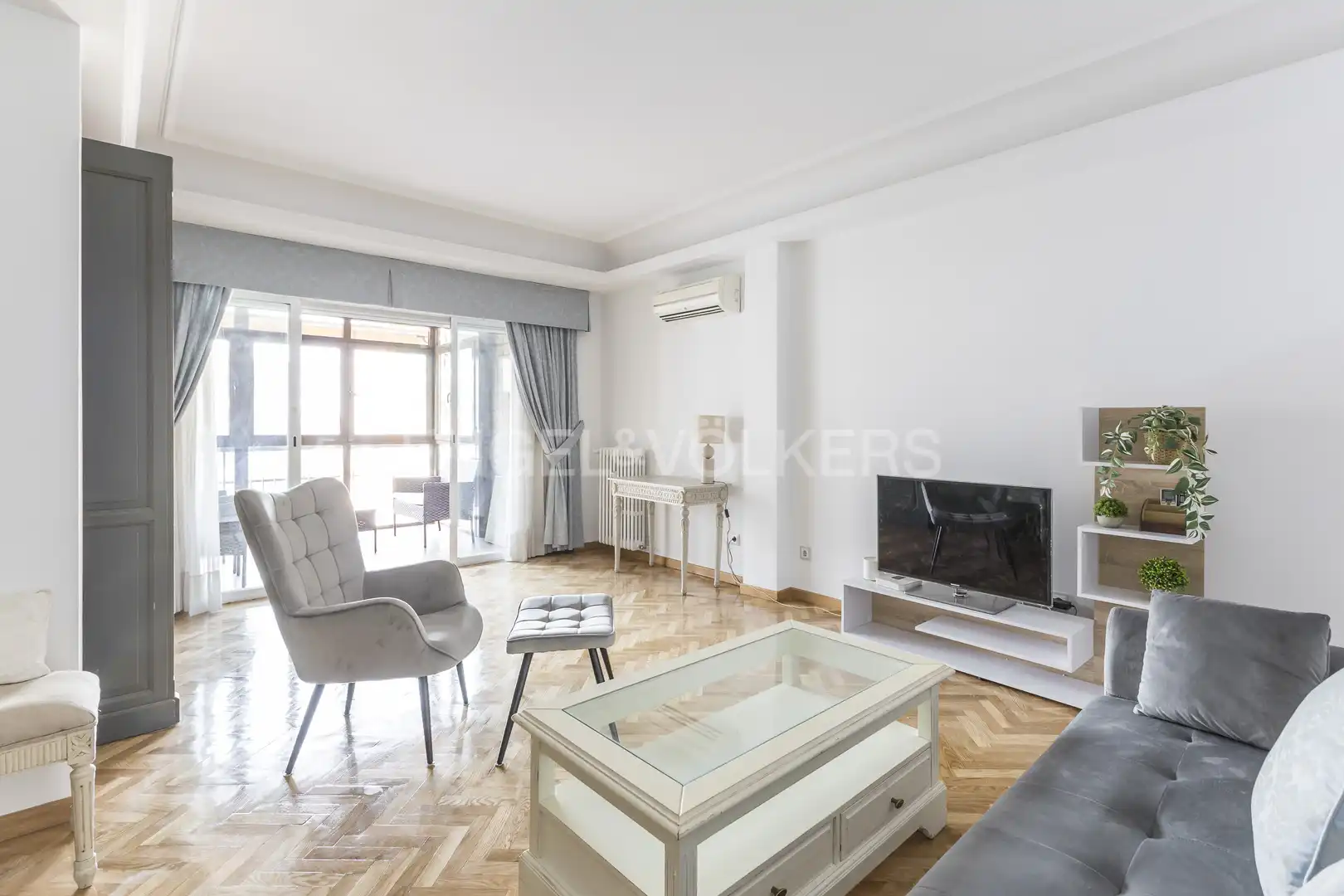 Sala d'estar de Pis de lloguer en Madrid amb Calefacció, Parquet i Terrassa