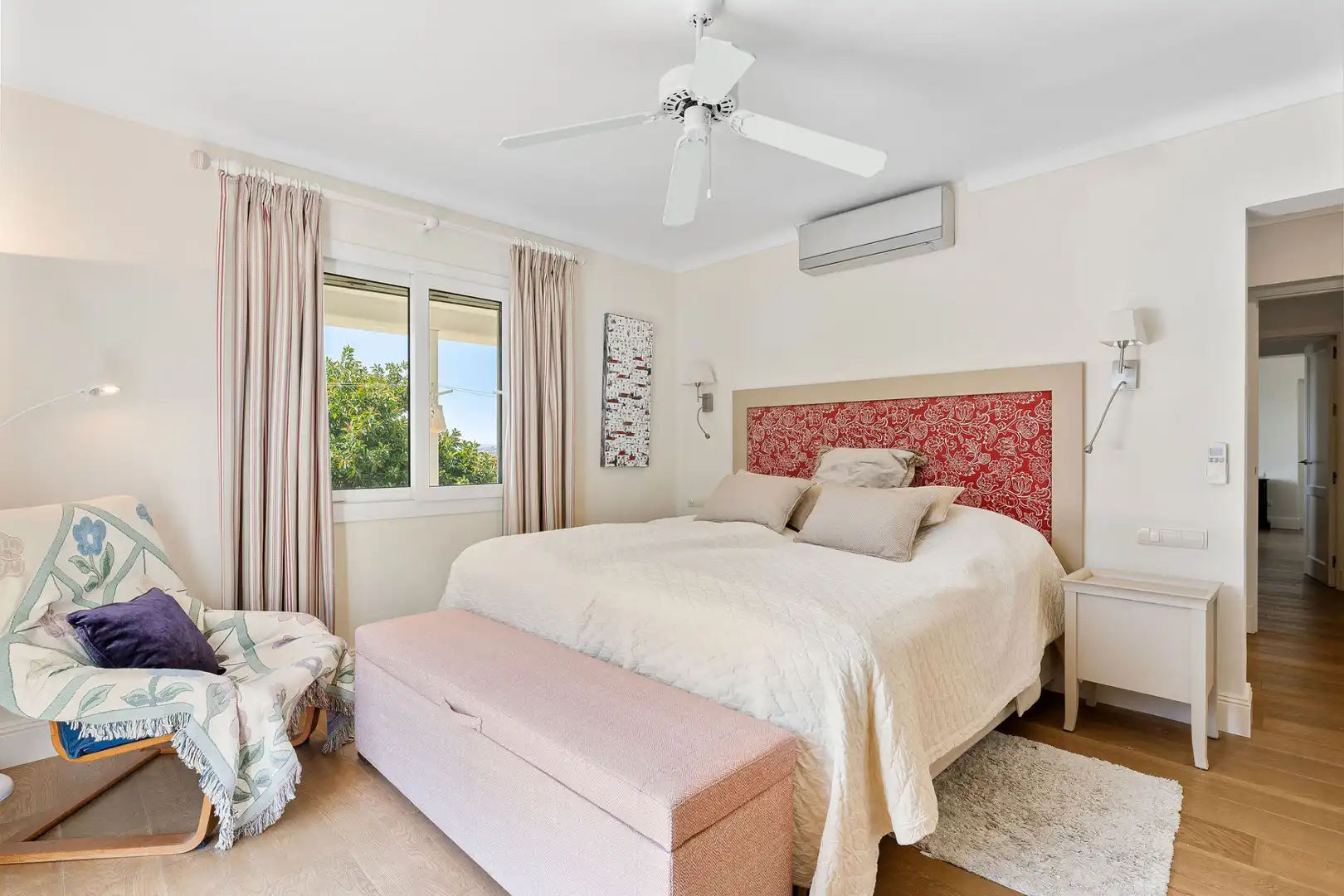 Dormitori de Casa o xalet en venda en Marbella amb Aire condicionat, Jardí privat i Terrassa