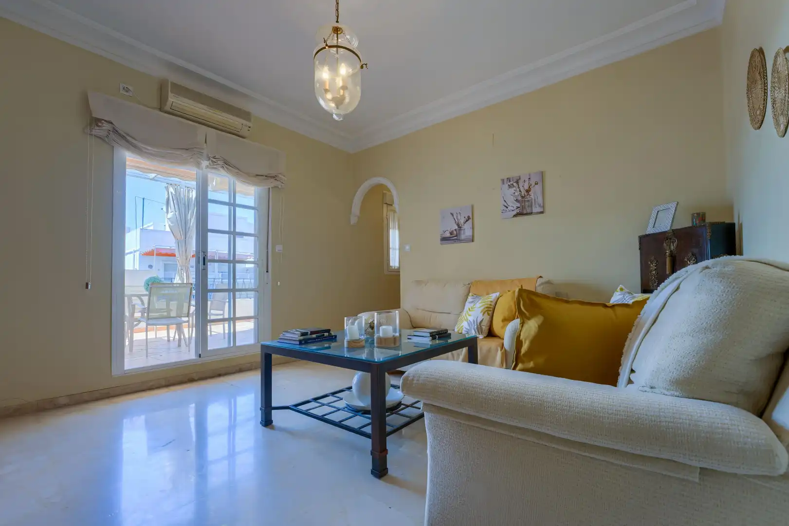 Sala de estar de Apartamento en venta en Sevilla con Alarma