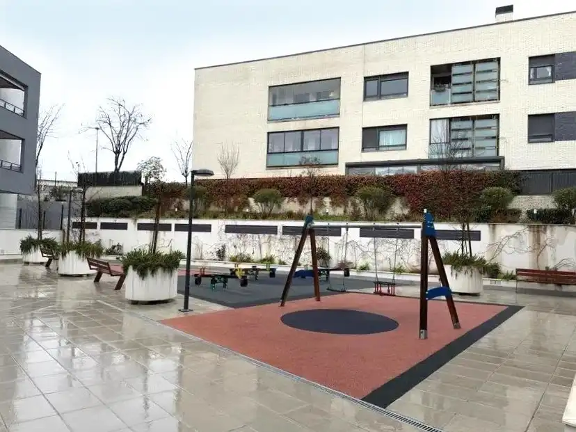 Vista exterior de Piso en venta en Las Rozas de Madrid con Aire acondicionado, Calefacción y Parquet
