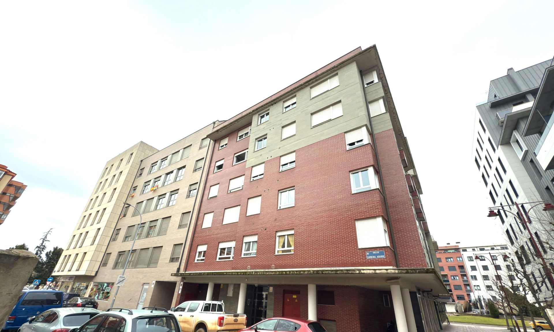 Vista exterior de Apartament en venda en León Capital  amb Calefacció, Parquet i Traster