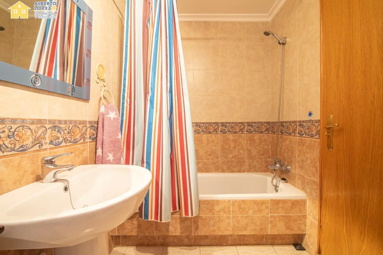 Bathroom of Apartments for sale in Elche / Elx  with Balcony