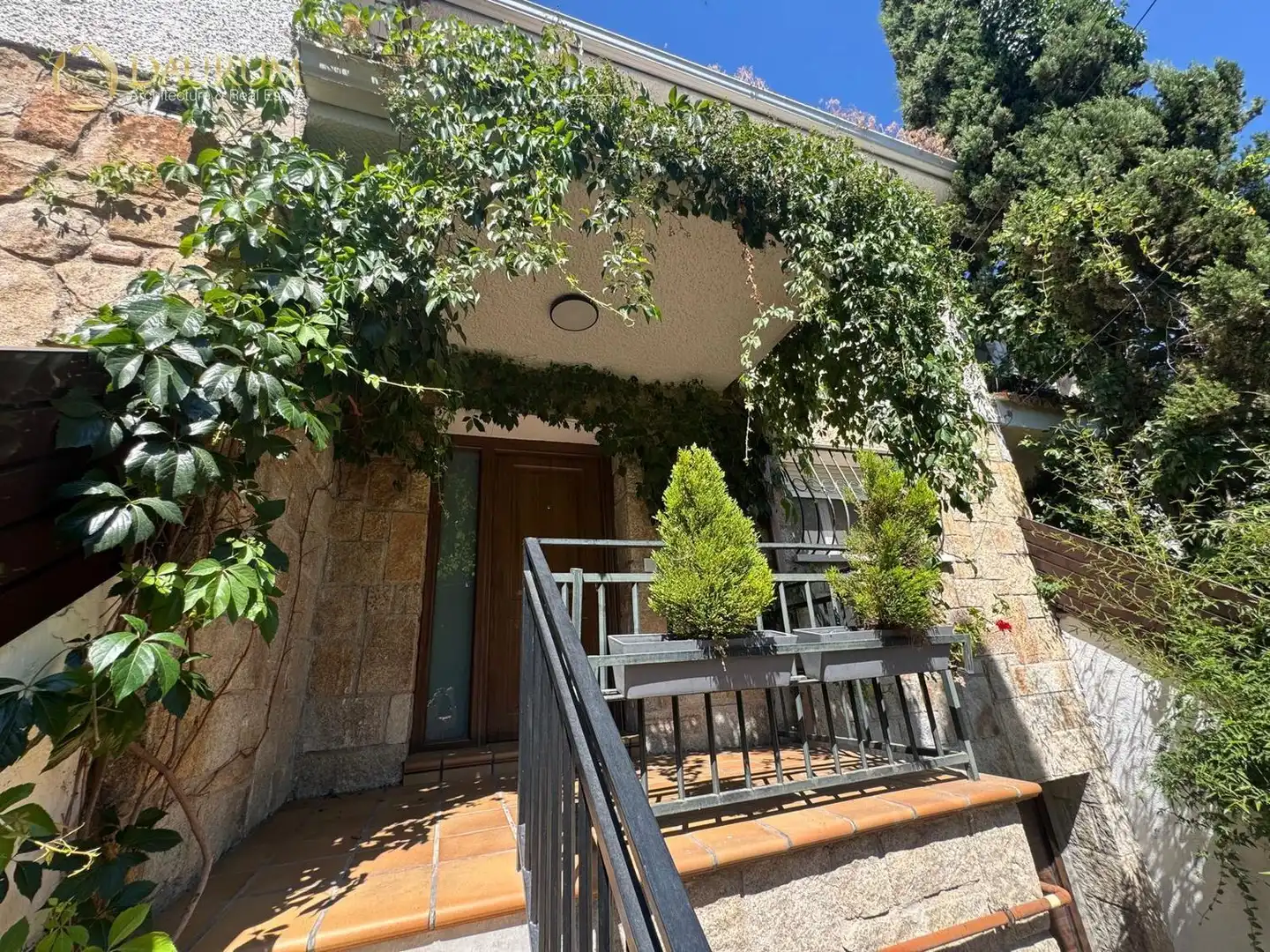 Vista exterior de Casa adosada en venta en Pozuelo de Alarcón con Aire acondicionado, Calefacción y Jardín privado