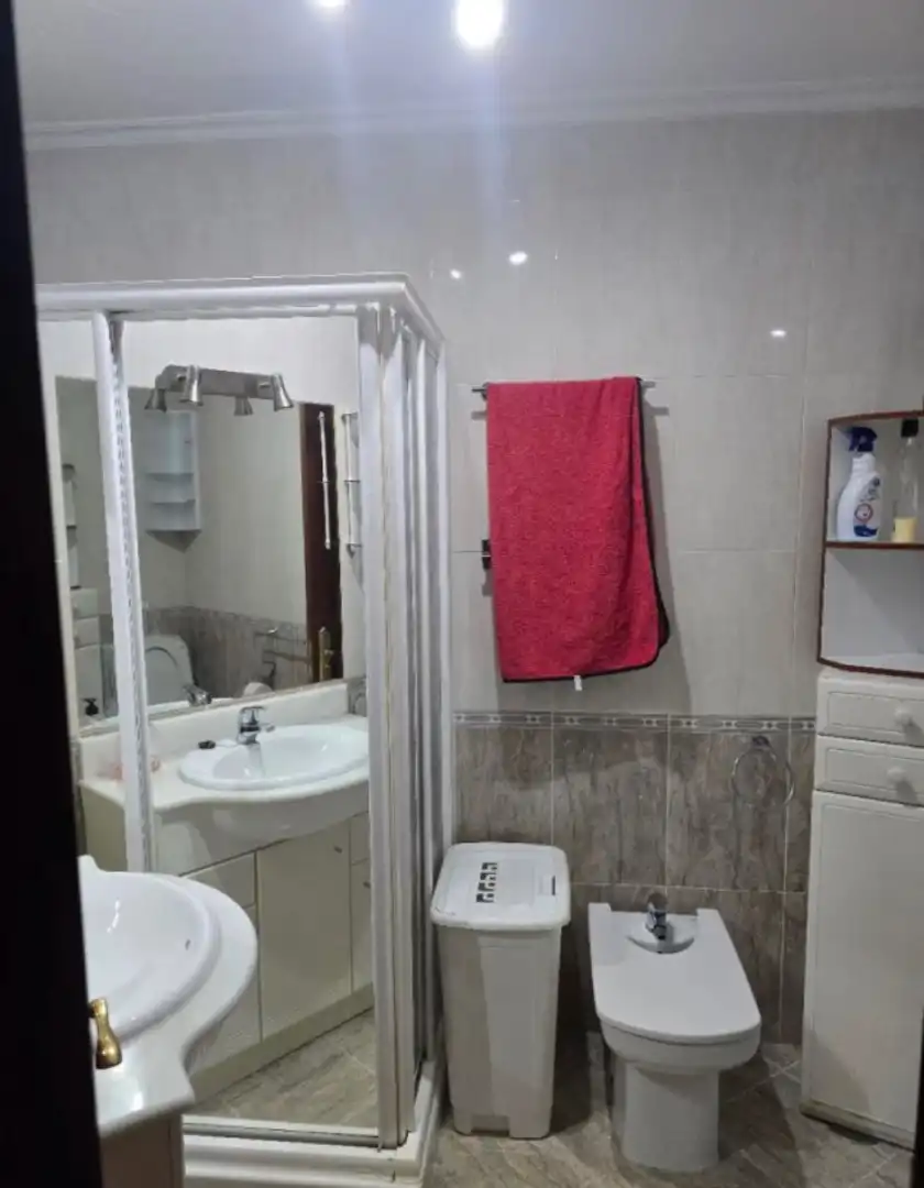 Bathroom of Flat for rent in Vigo   with Furnished