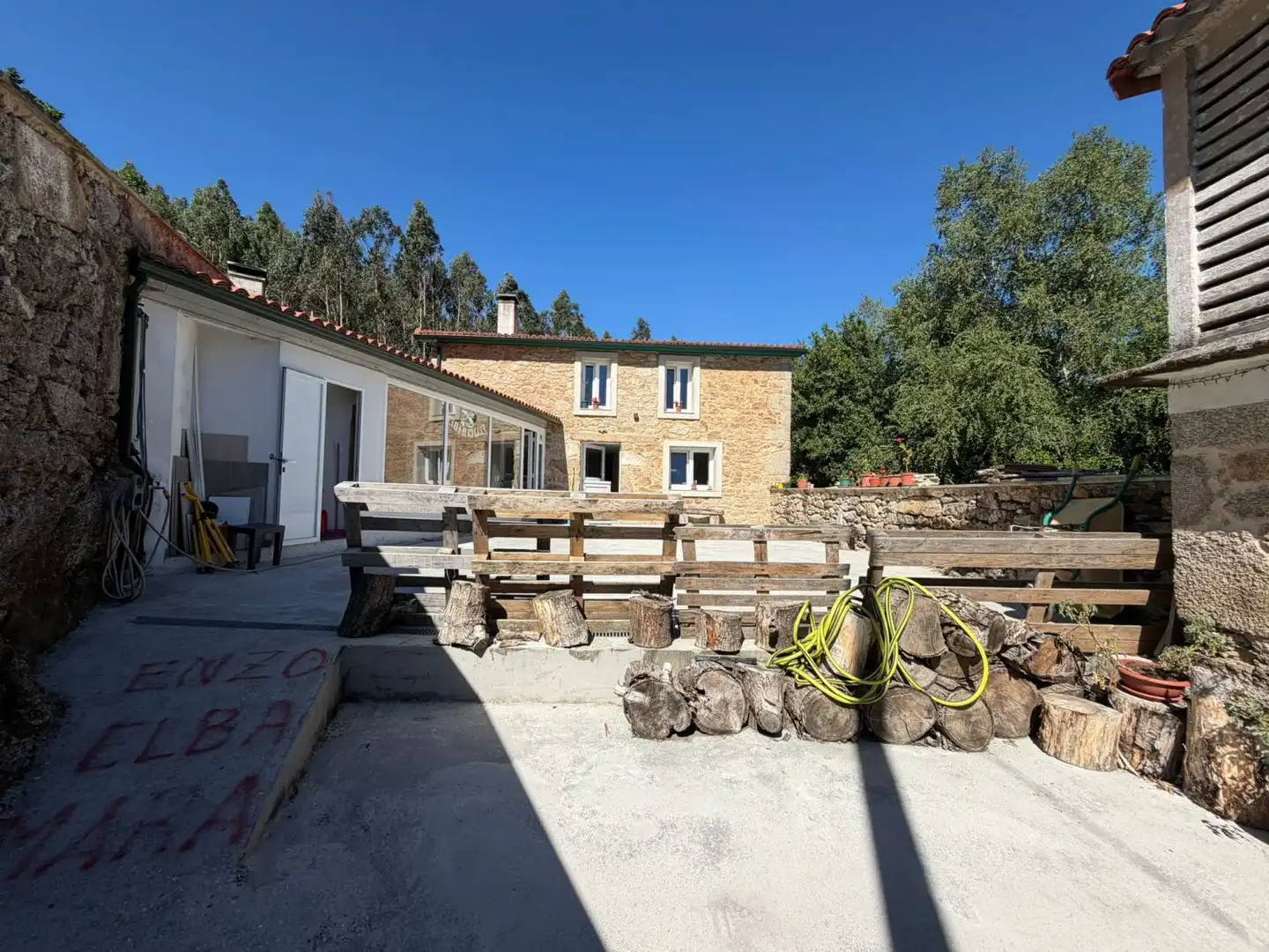 Vista exterior de Casa o chalet de alquiler en A Laracha   con Calefacción, Terraza y Trastero