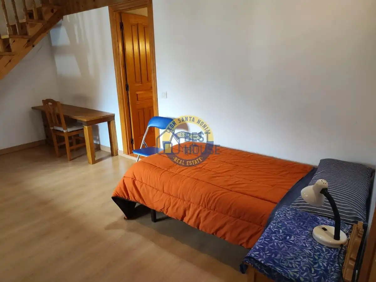 Habitación de Casa o chalet en venta en Villaquilambre con Calefacción, Jardín privado y Parquet