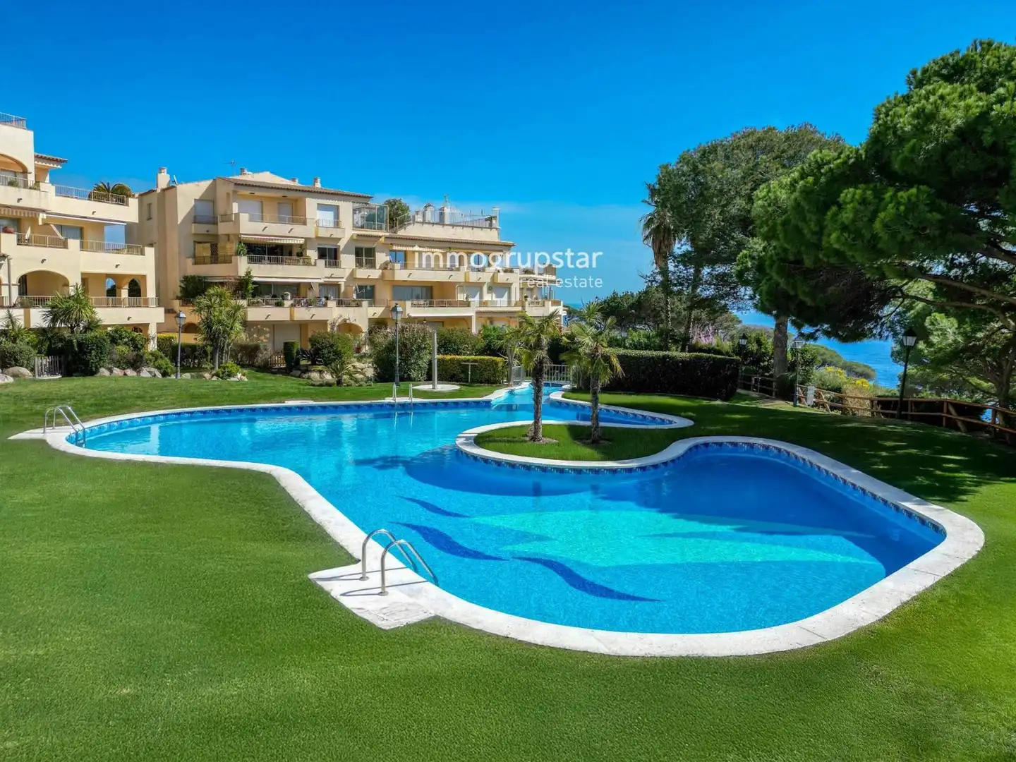 Exterior view of Flat for sale in Sant Feliu de Guíxols  with Air Conditioner, Heating and Terrace