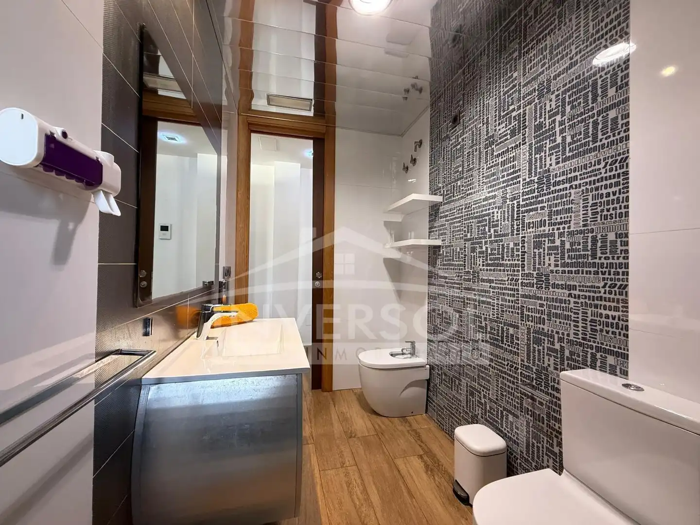 Bathroom of Flat for sale in Adra  with Air Conditioner, Heating and Furnished