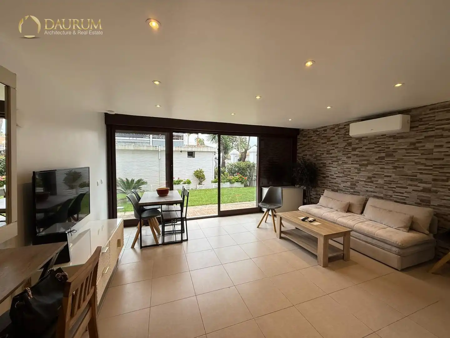Sala de estar de Piso en venta en Marbella con Aire acondicionado, Calefacción y Piscina