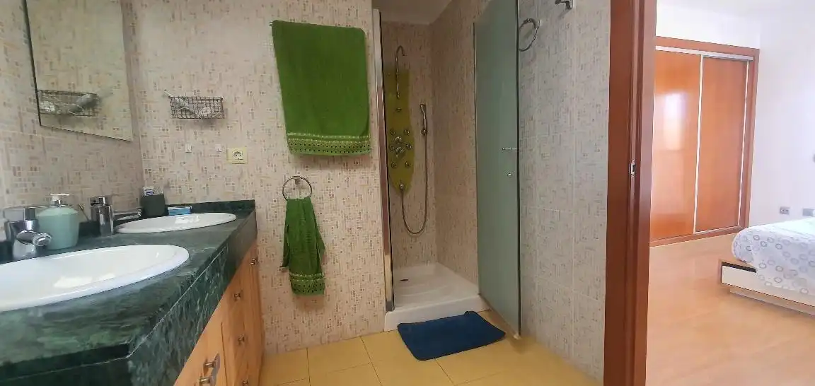 Bany de Casa adosada en venda en Hellín amb Aire condicionat, Calefacció i Parquet
