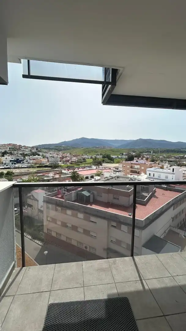 Vista exterior de Pis de lloguer en Algeciras amb Aire condicionat i Piscina comunitària