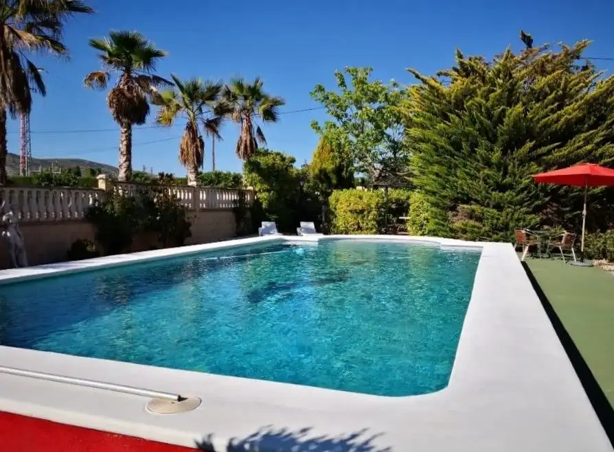 Casa amb piscina en venda a Banyeres de Mariola