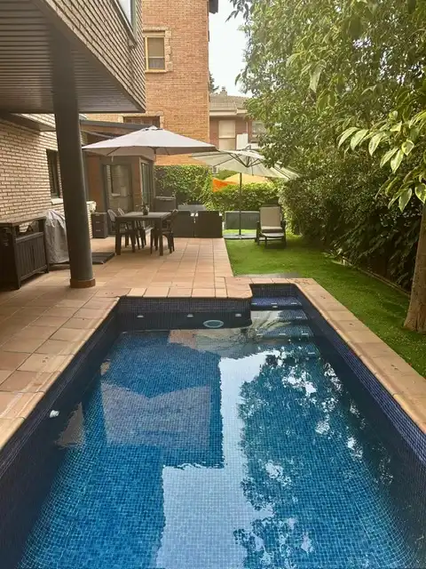 Piscina de Planta baja de alquiler en Sant Cugat del Vallès con Calefacción, Jardín privado y Parquet