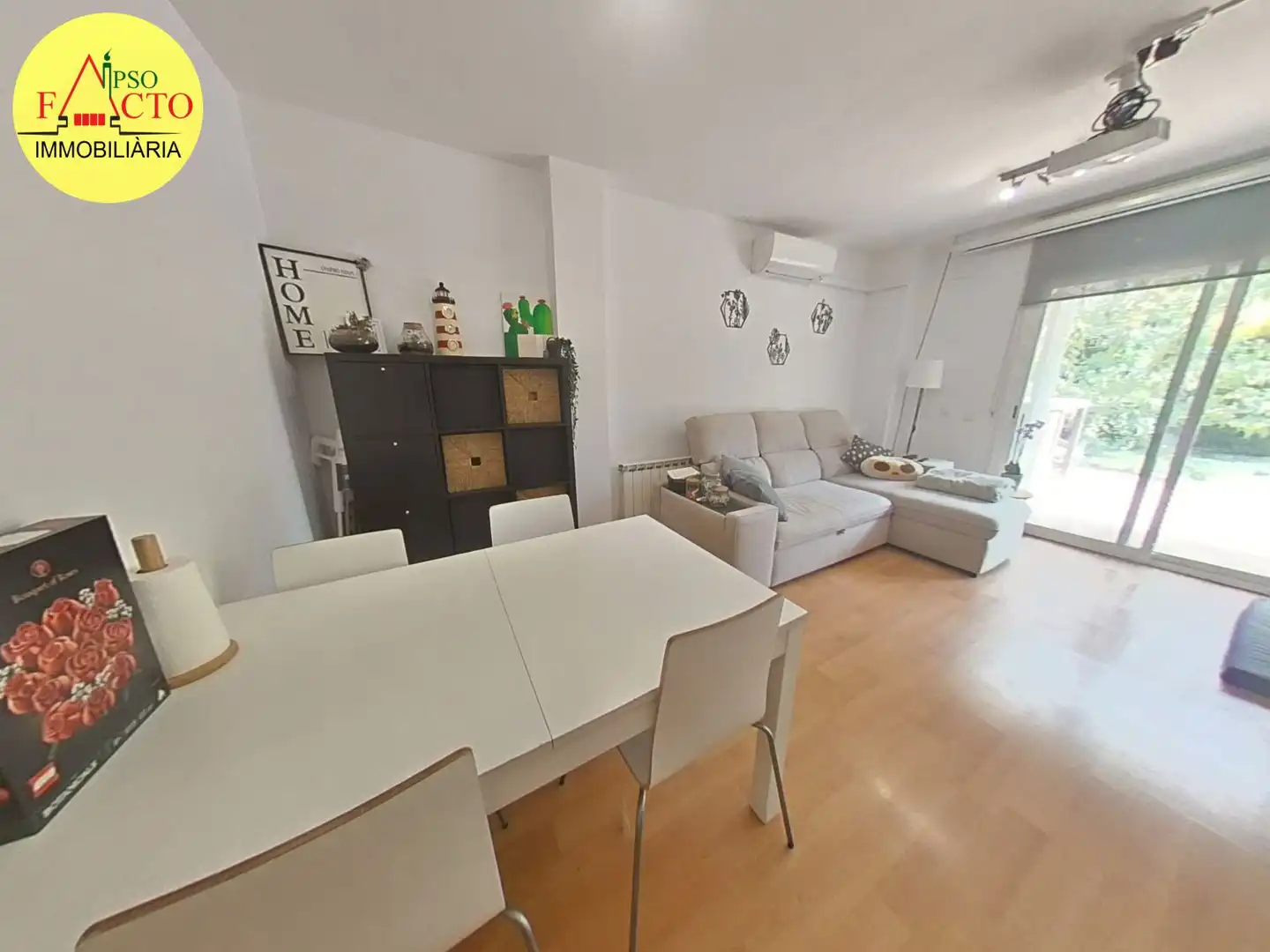 Sala de estar de Piso en venta en Girona con Aire acondicionado, Calefacción y Terraza