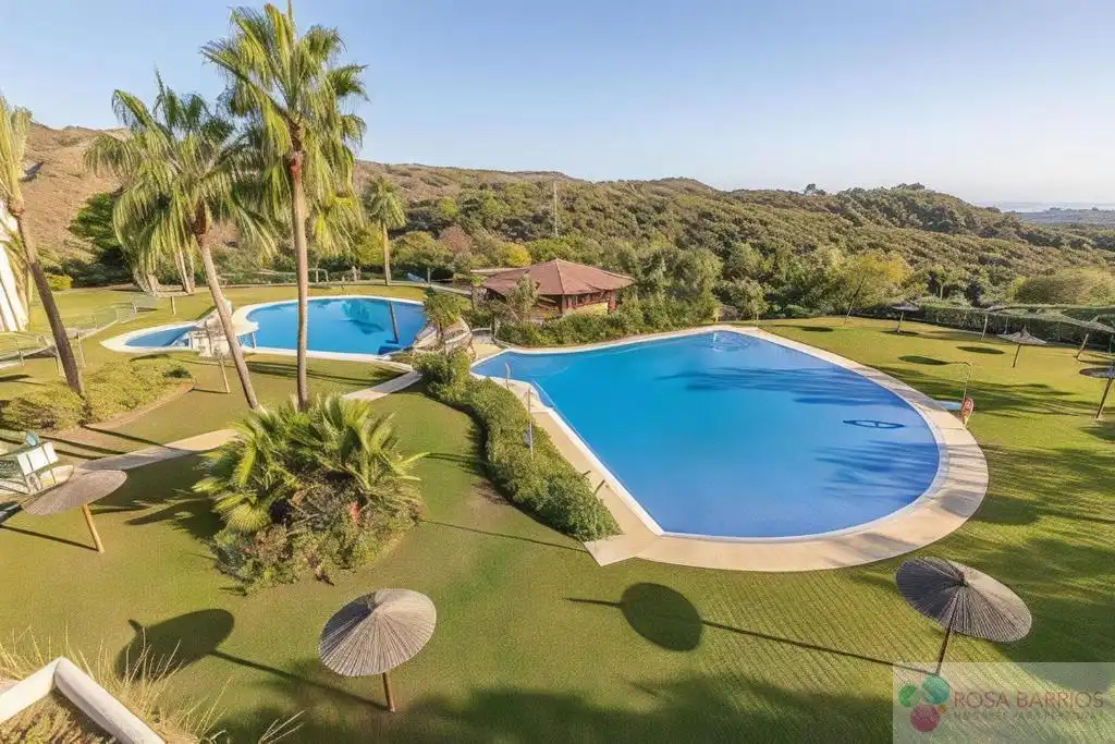 Piscina de Apartamento en venta en Benahavís con Aire acondicionado, Terraza y Amueblado