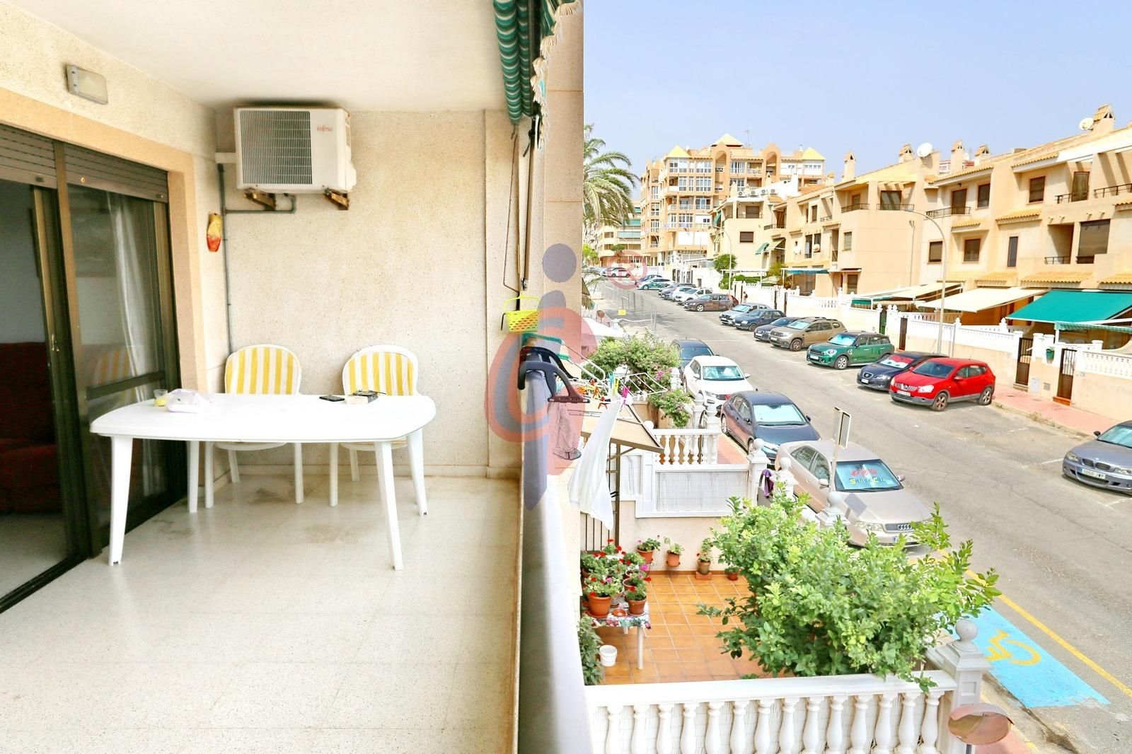 Außenansicht von Maisonette zum Verkauf in Guardamar del Segura mit Klimaanlage, Terrasse und Möbliert