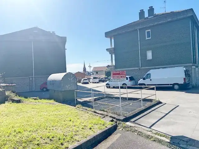 Parking de Piso en venta en Torrelavega  con Calefacción y Trastero
