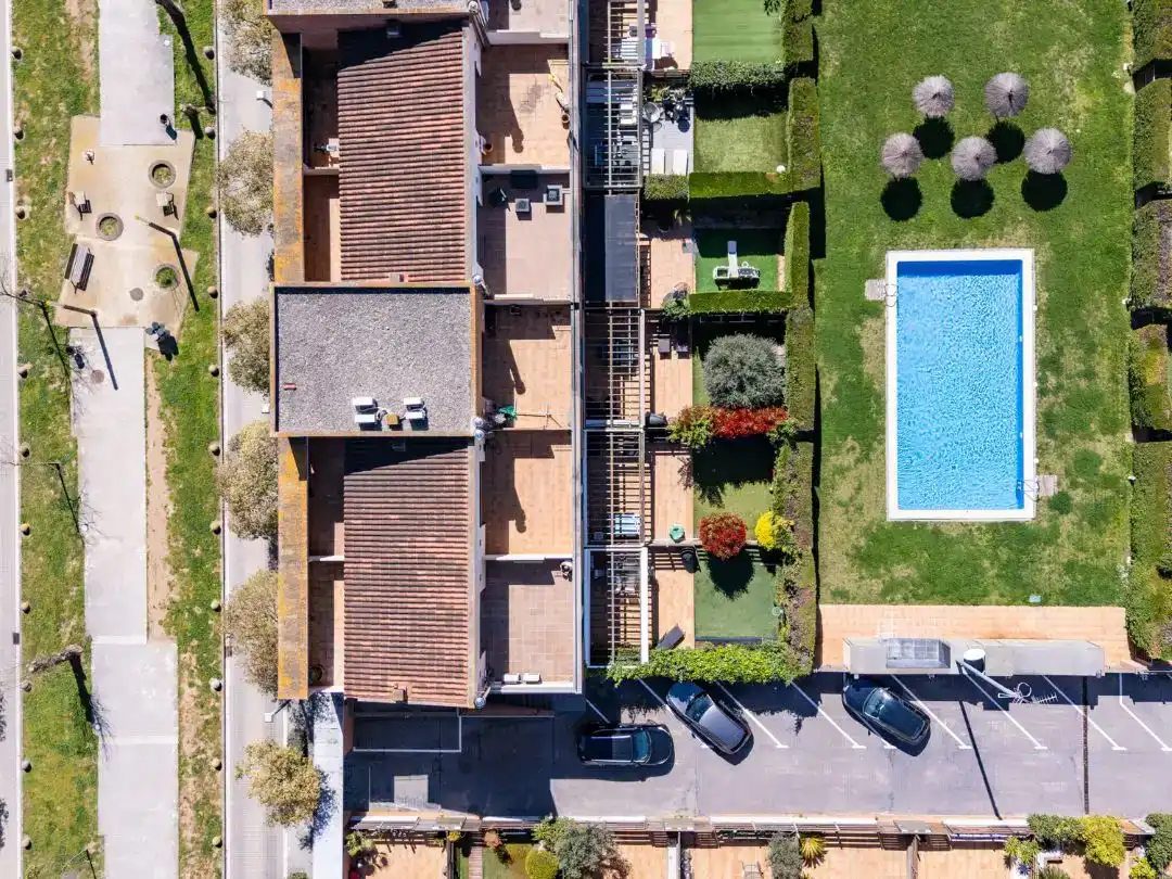 Piscina de Casa adosada en venda en Vilanova del Vallès amb Aire condicionat i Piscina