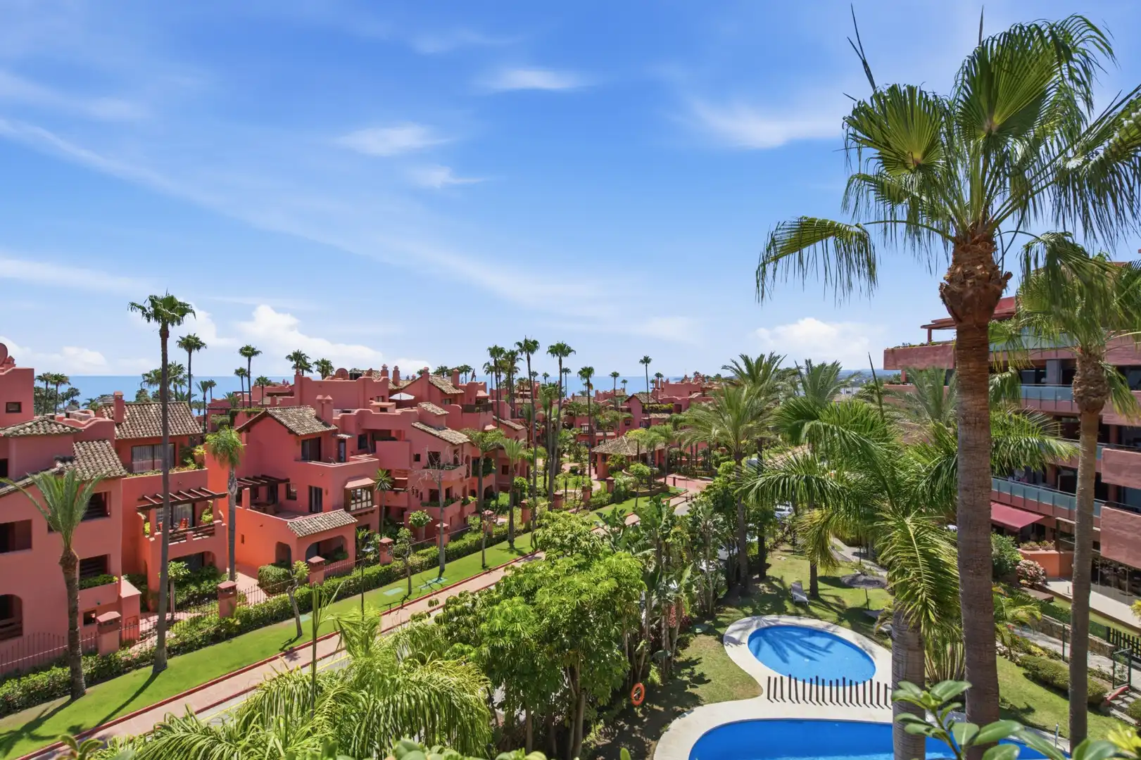 Jardín de Ático en venta en Estepona con Terraza, Piscina y Piscina comunitaria