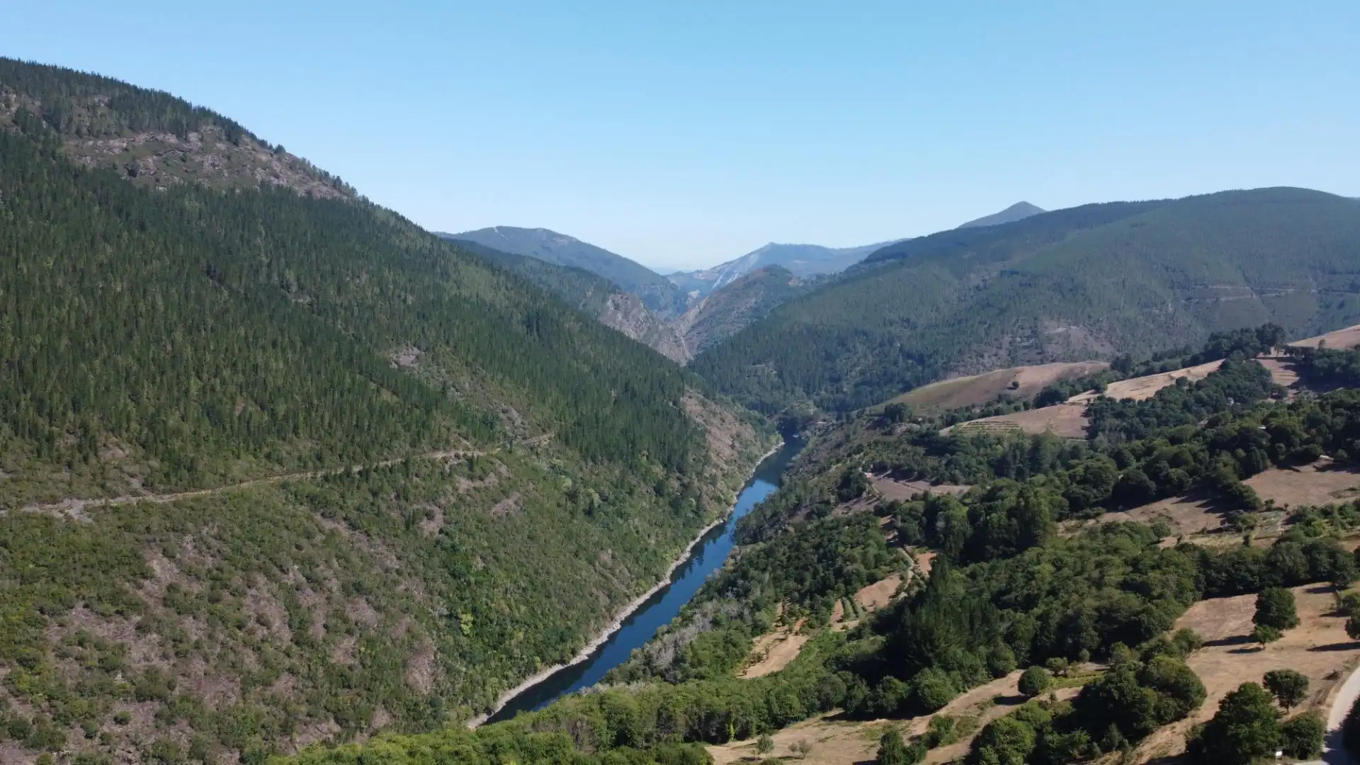Vista exterior de Casa o xalet en venda en Allande amb Jardí privat i Balcó