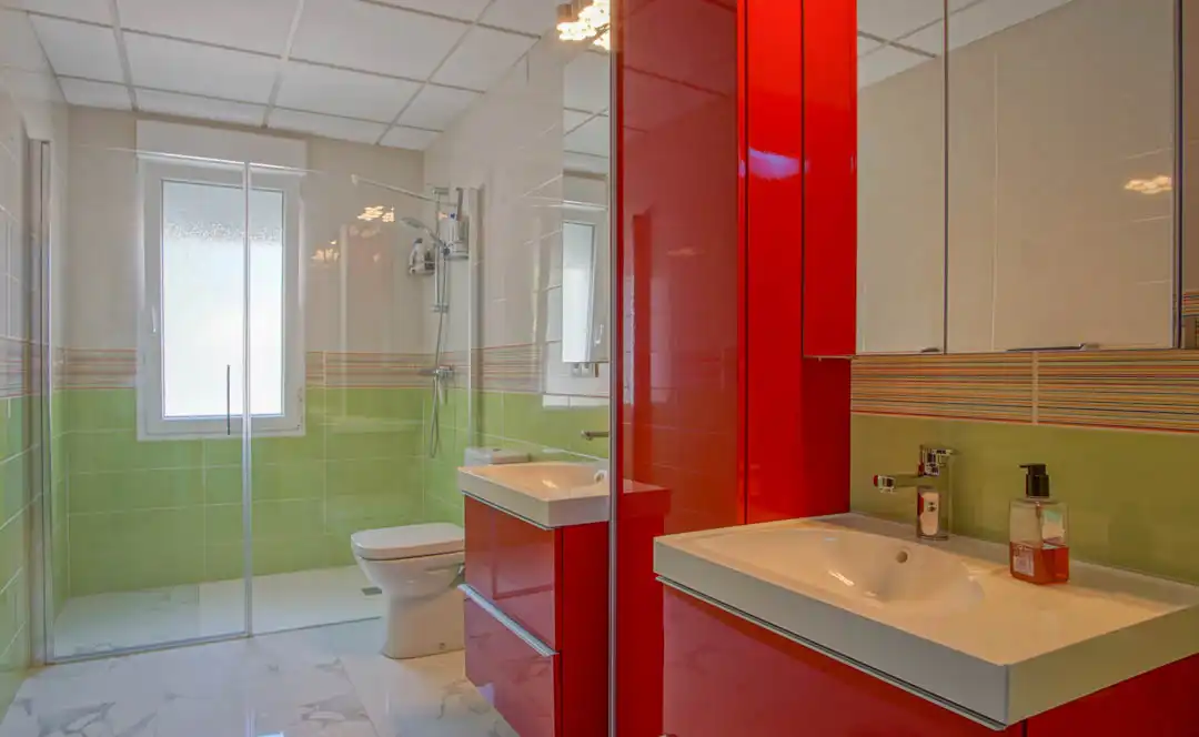 Bany de Casa o xalet en venda en La Nucia amb Aire condicionat, Terrassa i Traster