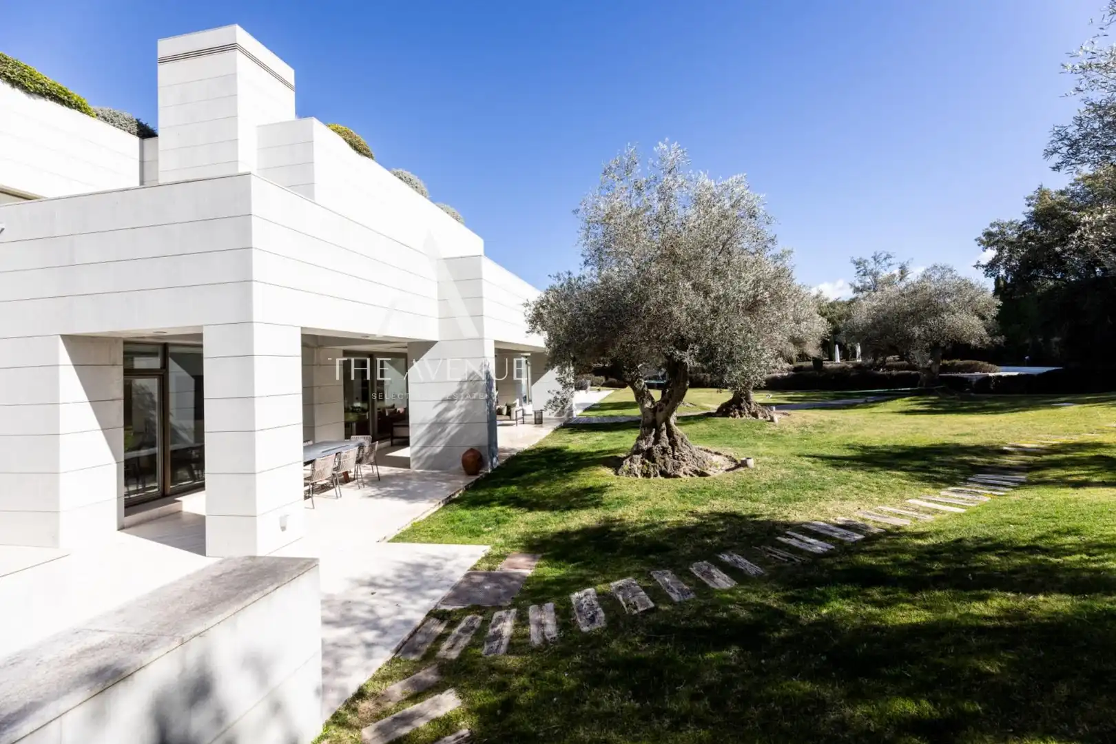 Vista exterior de Casa o xalet en venda en Pozuelo de Alarcón amb Aire condicionat, Calefacció i Jardí privat