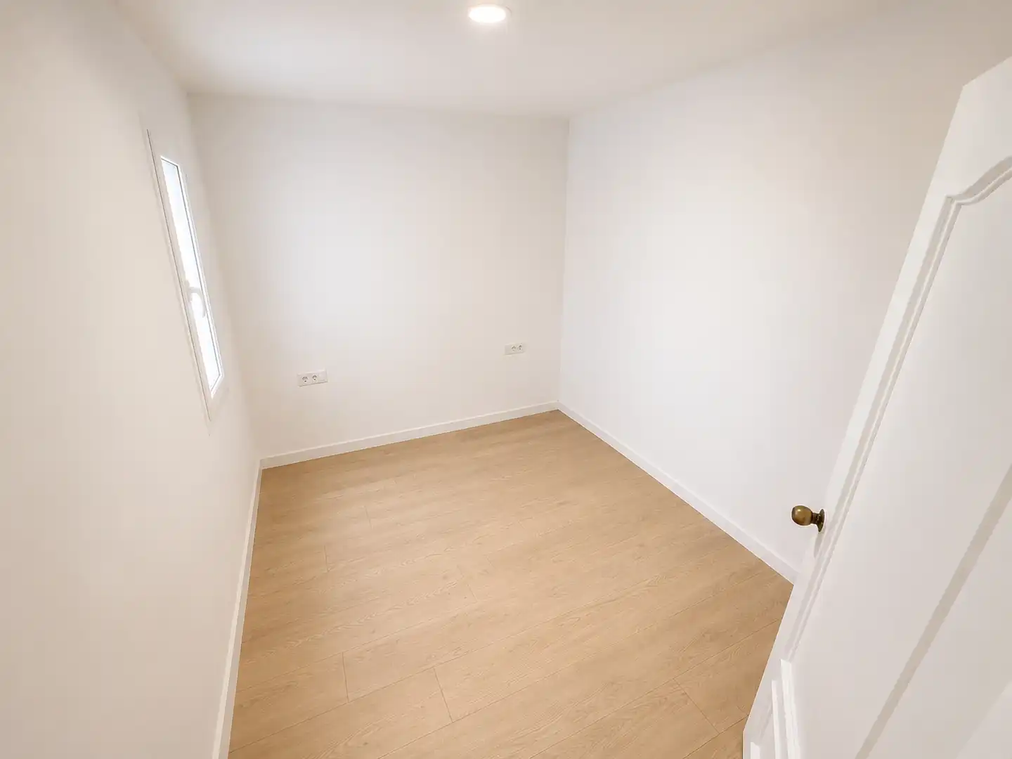 Dormitori de Pis en venda en Santa Coloma de Gramenet amb Parquet i Terrassa