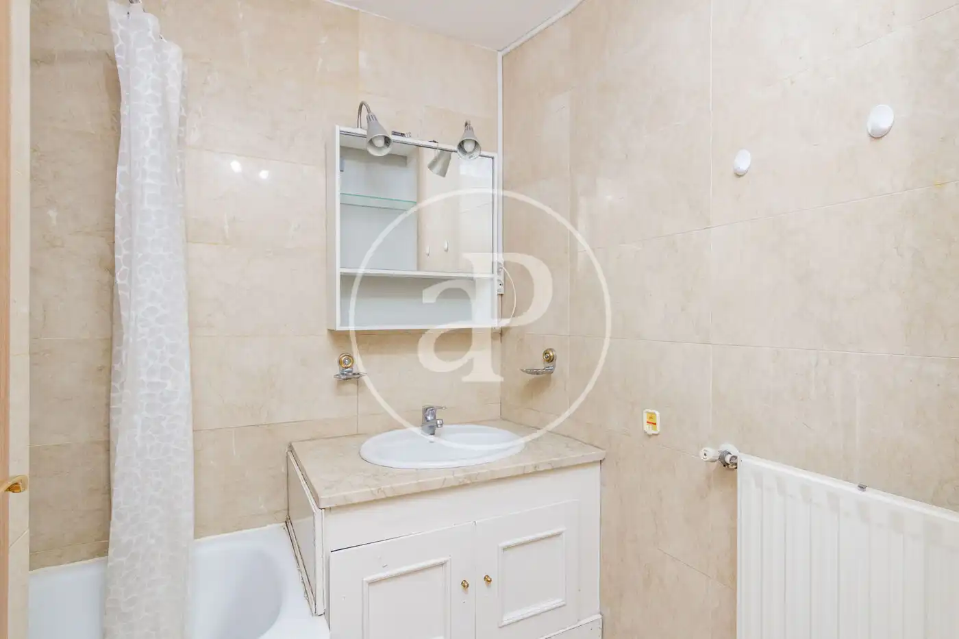 Badezimmer von Wohnung zum Verkauf in Madrid mit Heizung und Gemeinschaftspool