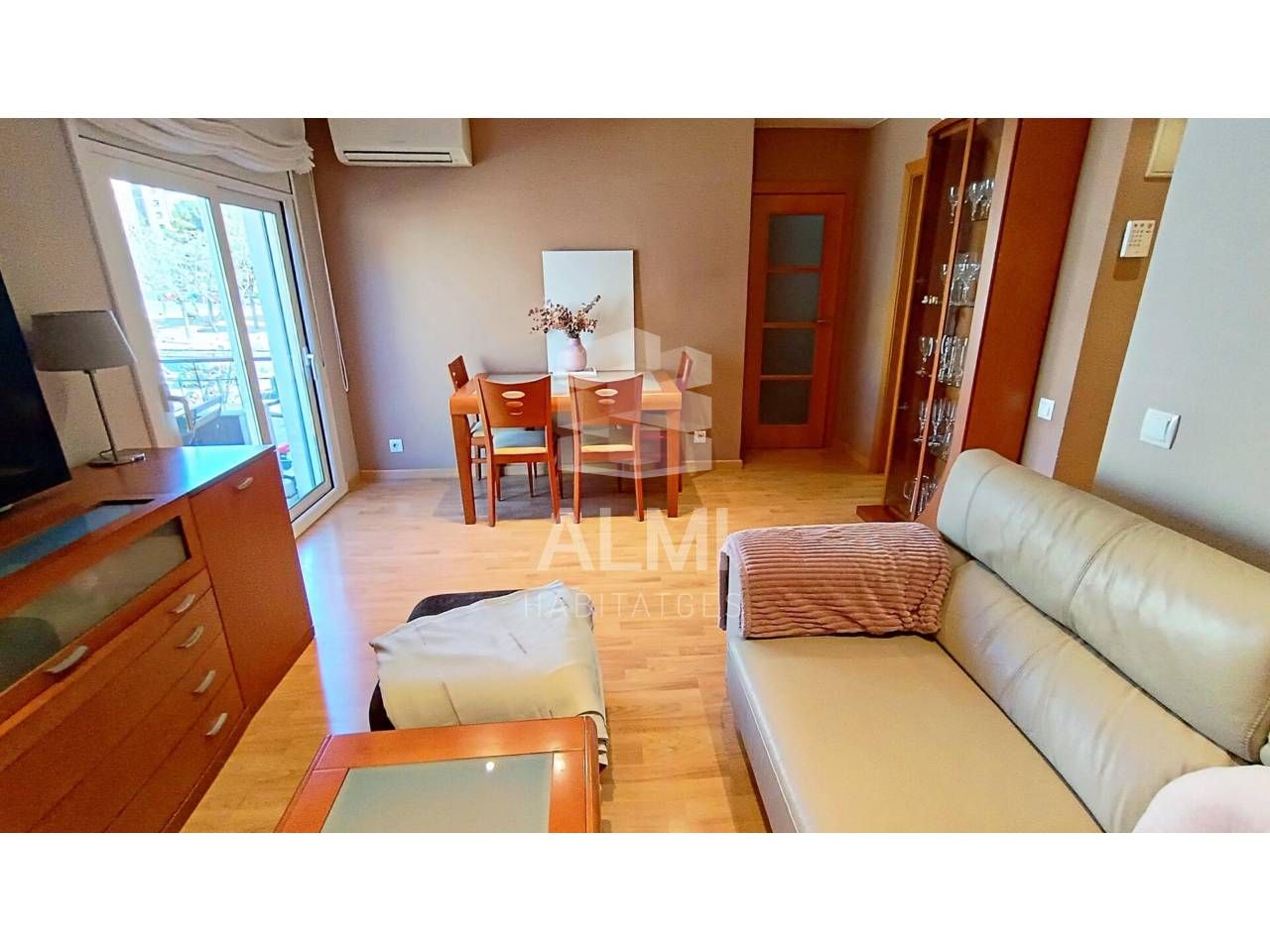 Sala de estar de Piso en venta en  Barcelona Capital con Aire acondicionado, Parquet y Balcón