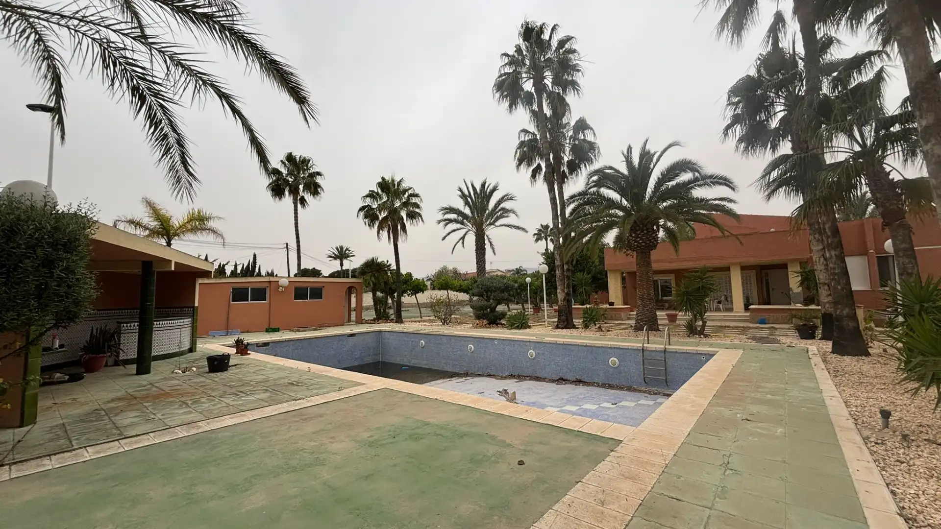 Piscina de Casa o xalet en venda en Elche / Elx amb Jardí privat, Terrassa i Piscina