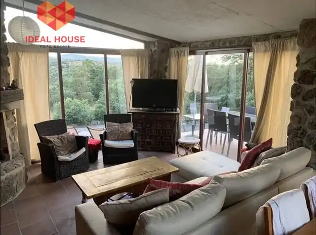 Sala d'estar de Finca rústica en venda en Villacastín amb Jardí privat, Terrassa i Moblat